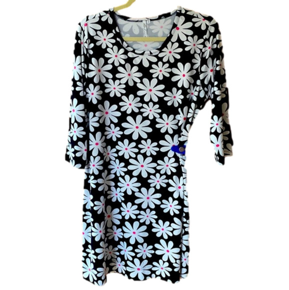 Dresses & Skirts - Daisy Dress XL super cute. Black